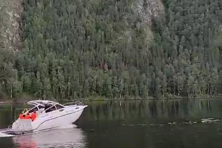 Туристов по реке Енисей в Хакасии возили нелицензированные суда