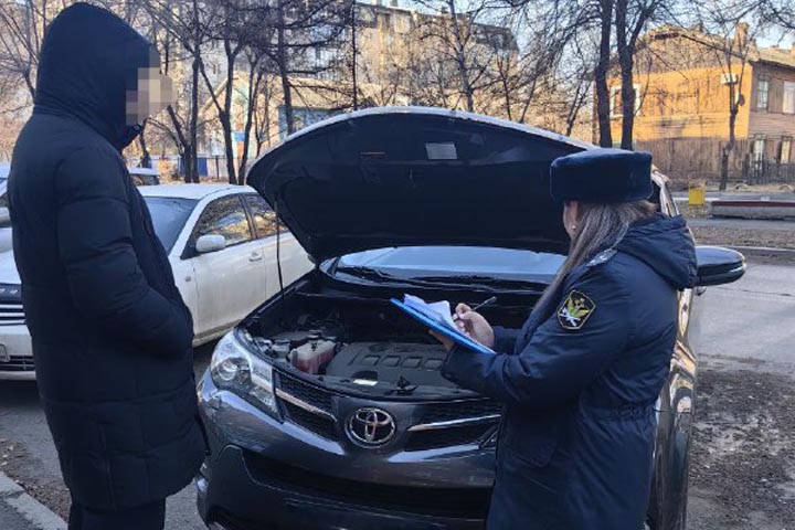 В Абакане клиентка засудила автосалон за то, что он не поставил ей Zeekr 001 стоимостью 6,7 млн 