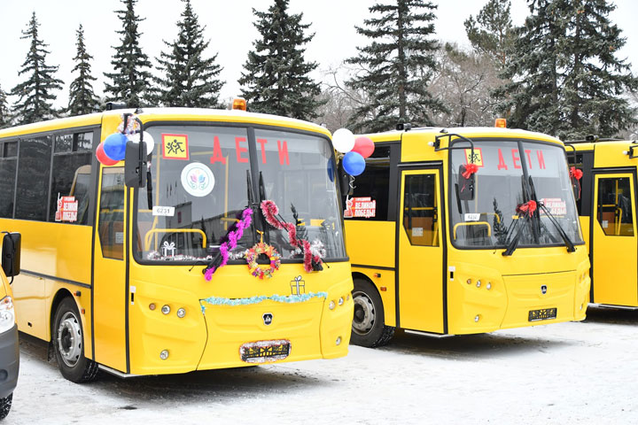 Школы Хакасии получили еще 23 автобуса для перевозки детей