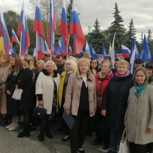 Жители Хакасии собрались на митинг в поддержку референдумов