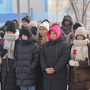 В школе №9 Абакана установили мемориальную доску Егору Кадочникову, погибшему в ходе СВО 