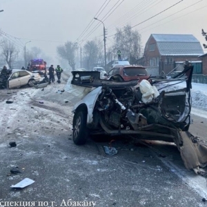 Подробности жуткой аварии по Аскизской: авто с 28-летней женщиной занесло на встречку