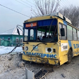 Подробности жуткой аварии по Аскизской: авто с 28-летней женщиной занесло на встречку