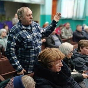 Глава Хакасии встретился с жителями двух поселений Бейского района