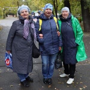 Уже традиция: бабушки и дедушки прокатились на аттракционах в «Орленке»