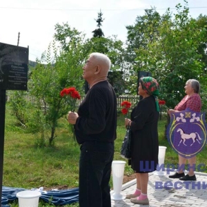 Жители аала Малый Спирин поблагодарили мецената за Аллею Славы 