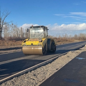 В Калинино началось асфальтирование объездной дороги Абакан - Черногорск 